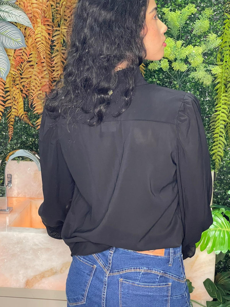 BLUSA CREPE GGT DET GOLA COM PREGAS FRENTE